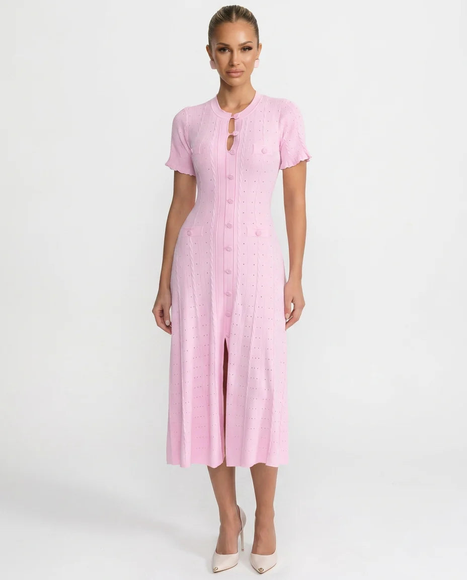 Damenkleid aus Rippstrick – Elegante Knopfleiste und Midi-Schnitt