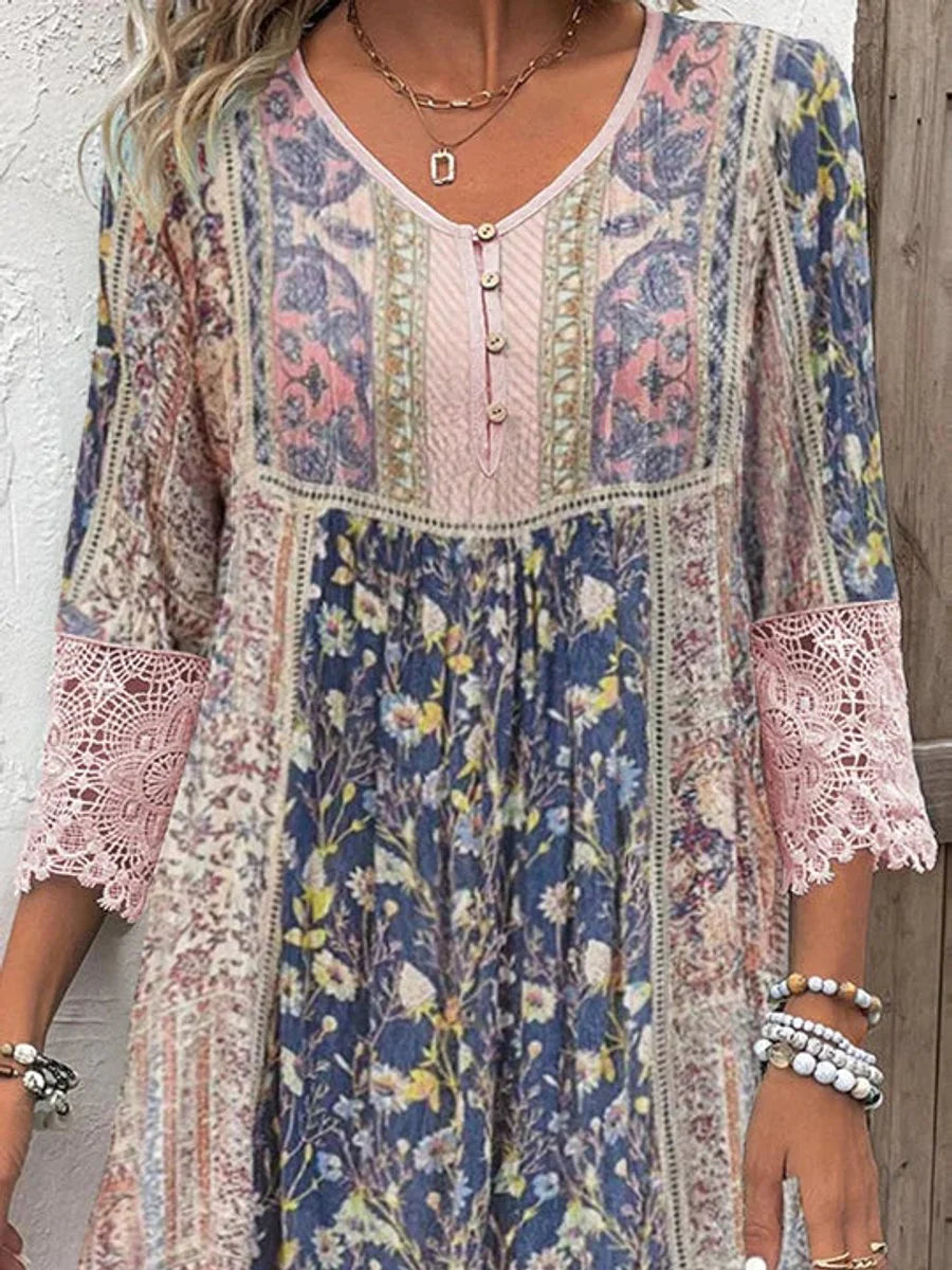 Abito da donna corto – pizzo, patchwork floreale, vita impero, scollo a V