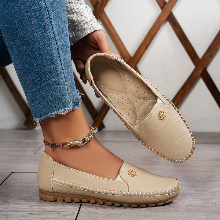 Mocassino Donna Piatto – Larghezza Comfort, Cuciture Raffinate