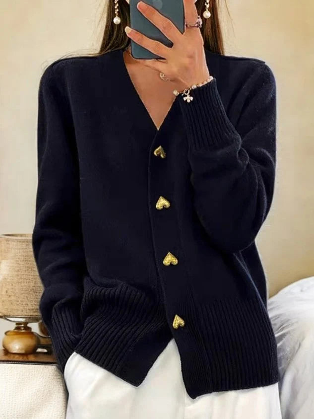 Damen-Strickjacke – lang, V-Ausschnitt, dekorative Knöpfe