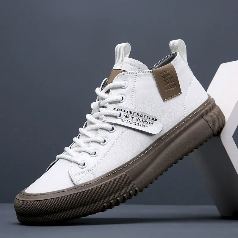 Moderne halbhohe Herrensneaker aus Leder
