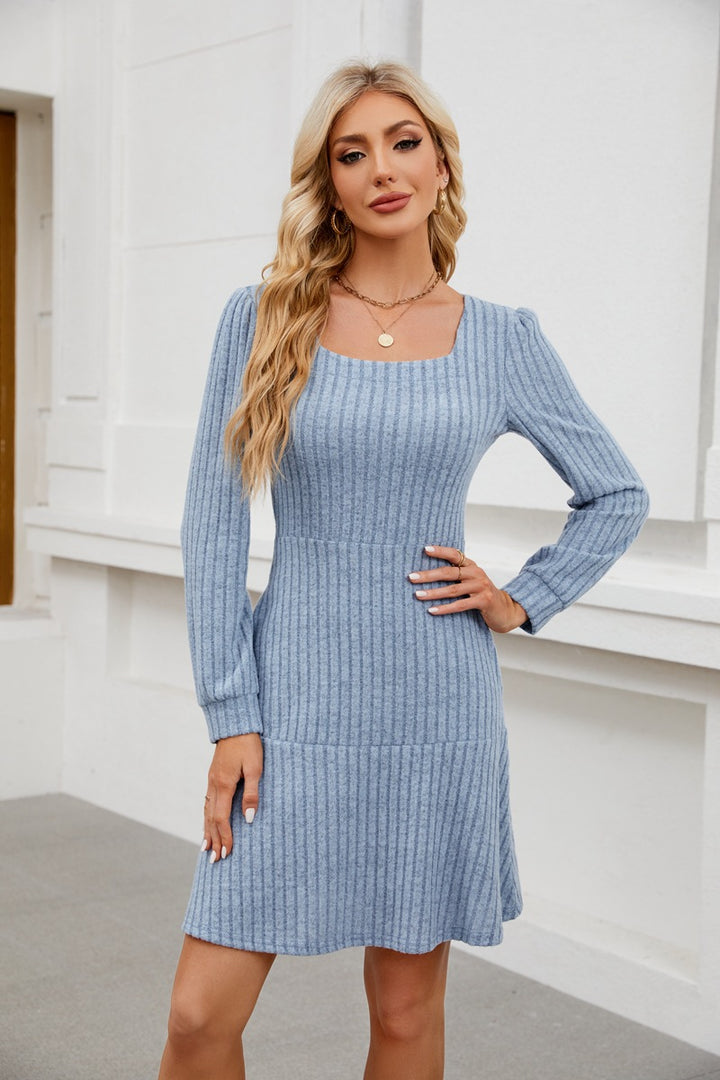 Robe Femme Mini – Encolure Carrée et Manches Longues Ballon