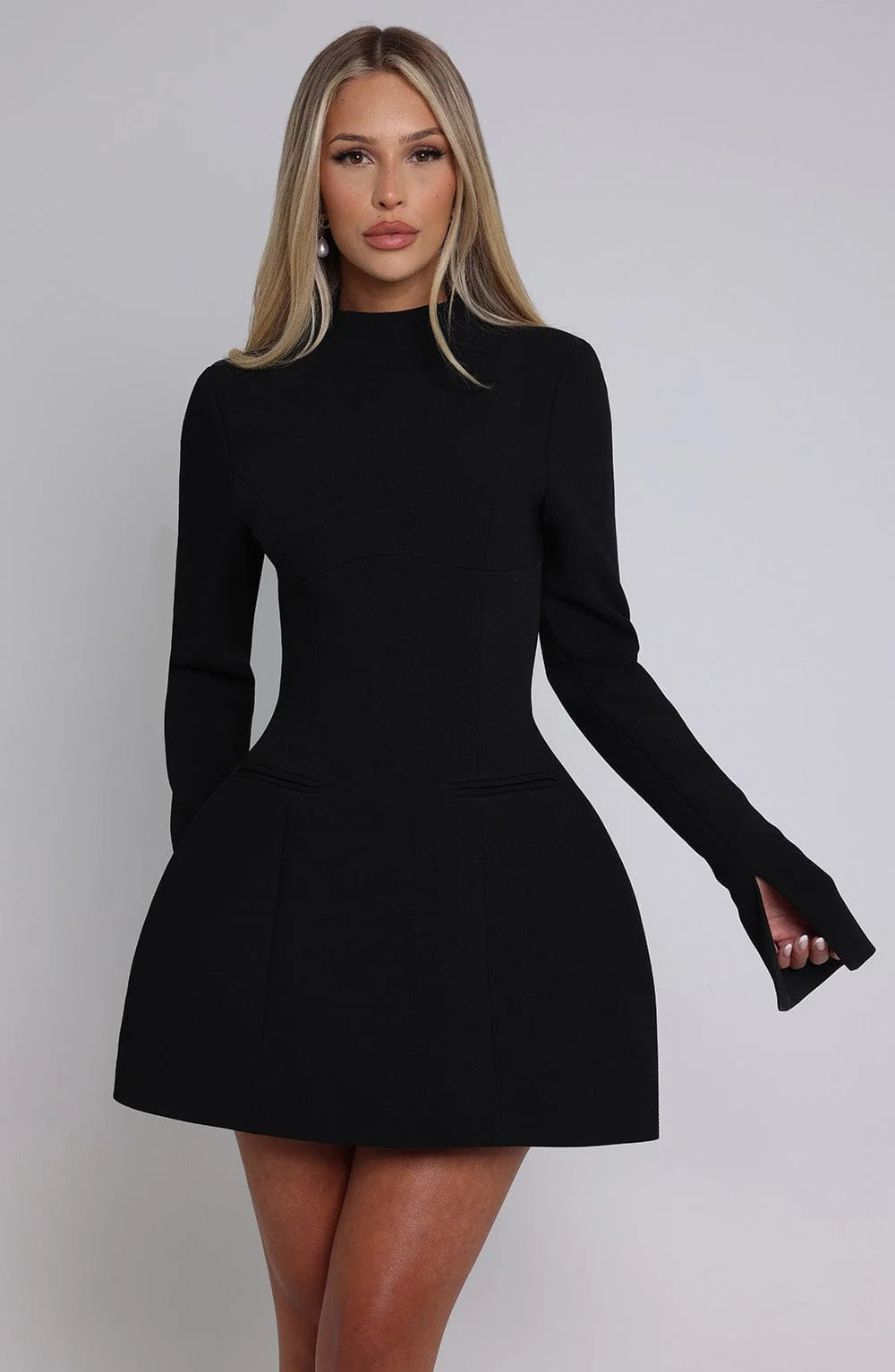 Damen-Minikleid in A-Linie mit langen Ärmeln – hohe Taille, rückenfrei