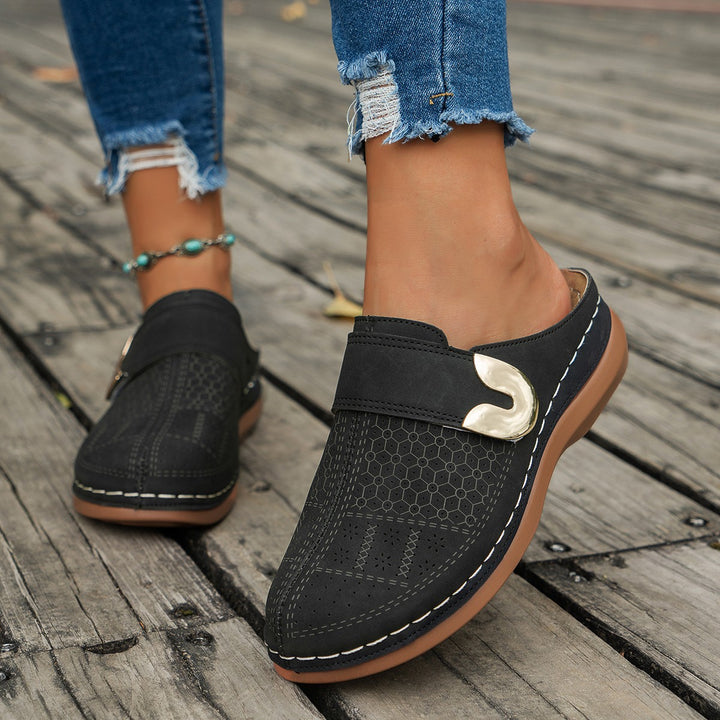 Zoccoli con Zeppa Donna – Punta Tonda Slip-on con Dettaglio in Metallo