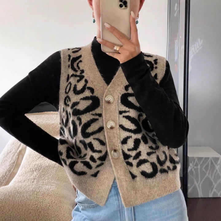 Leopardcardigan til kvinder i strik – V-hals og klassisk snit