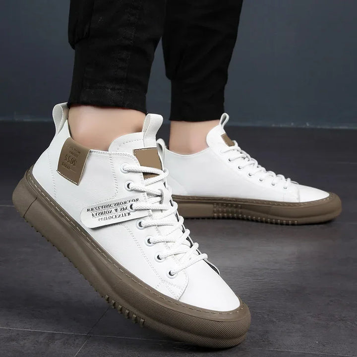 Moderne halbhohe Herrensneaker aus Leder