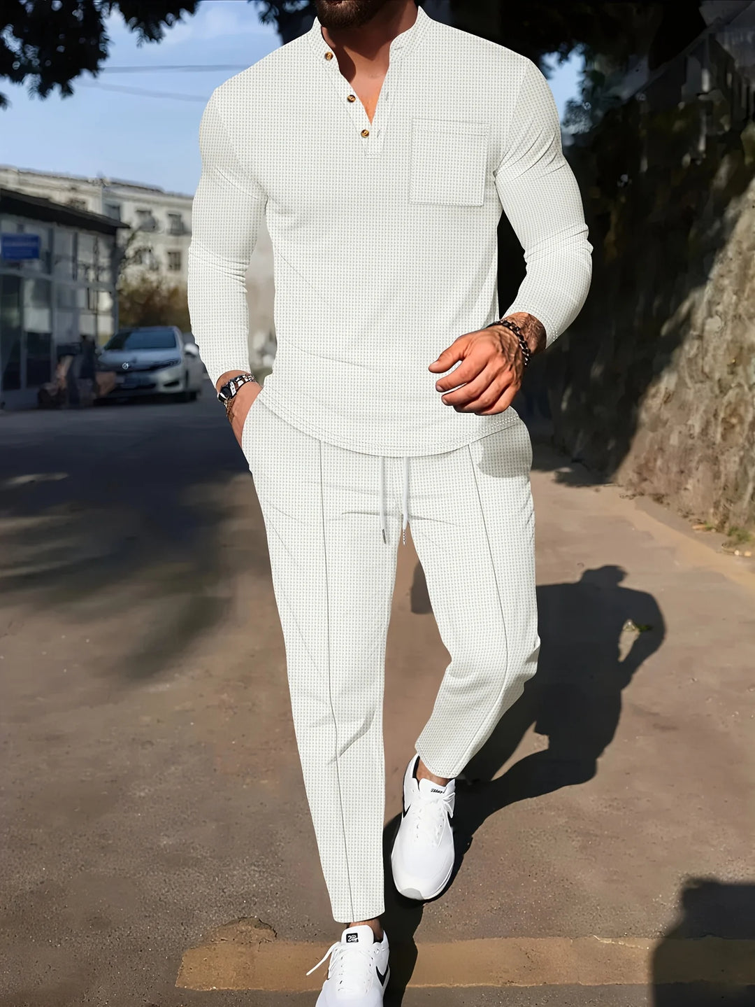 Herren-Zweiteiler aus Waffelstoff – Henley-Oberteil und lässige Hose
