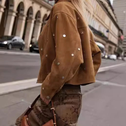 Pánská semišová bunda s cvočky – stylový vintage límec