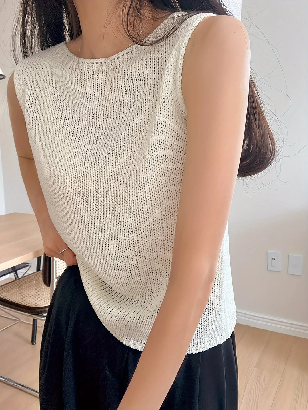 Top Women’s Sleeveless Knit – Refined Minimalist Sweater
