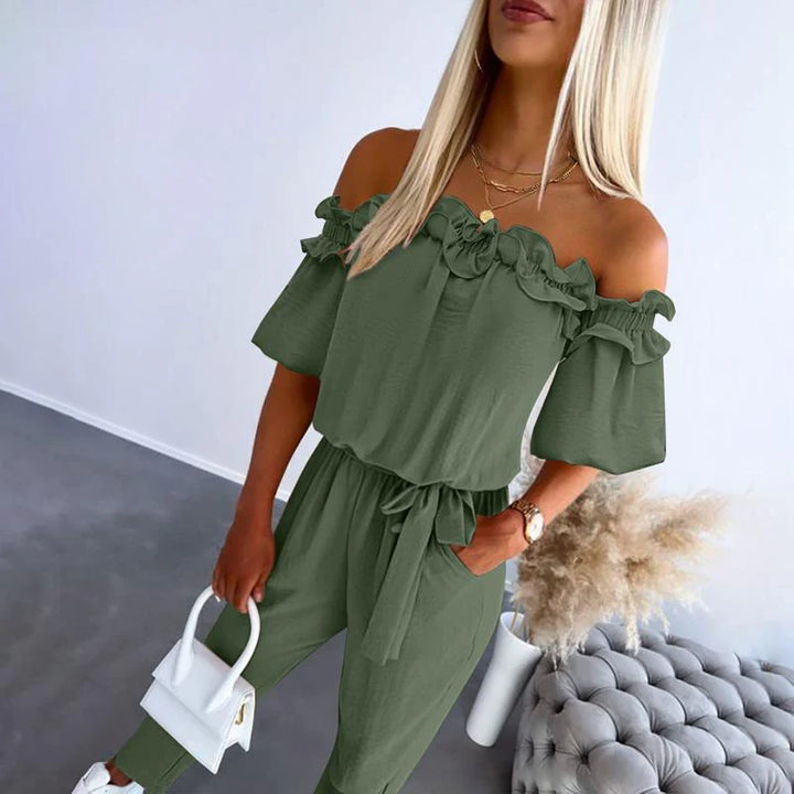 Combinaison Femme Tissu Lisse – Épaules Dénudées, Volants, Coupe Fuselée
