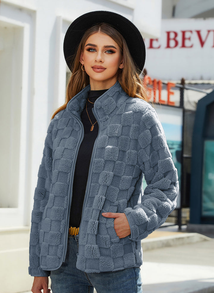 Oversized frakke til dame med plyslook – Tekstureret ternet mønster