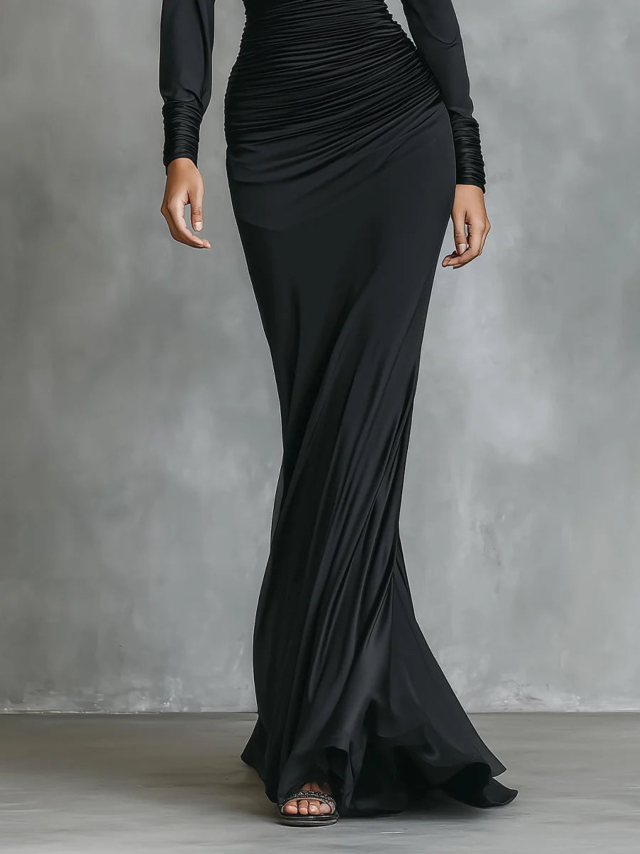 Langes figurbetontes Damenkleid – schulterfrei mit betonter Taille