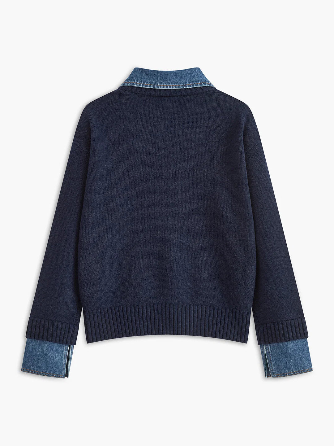 Damenpullover aus Strick mit Lagenlook – Hemdkragen aus Denim