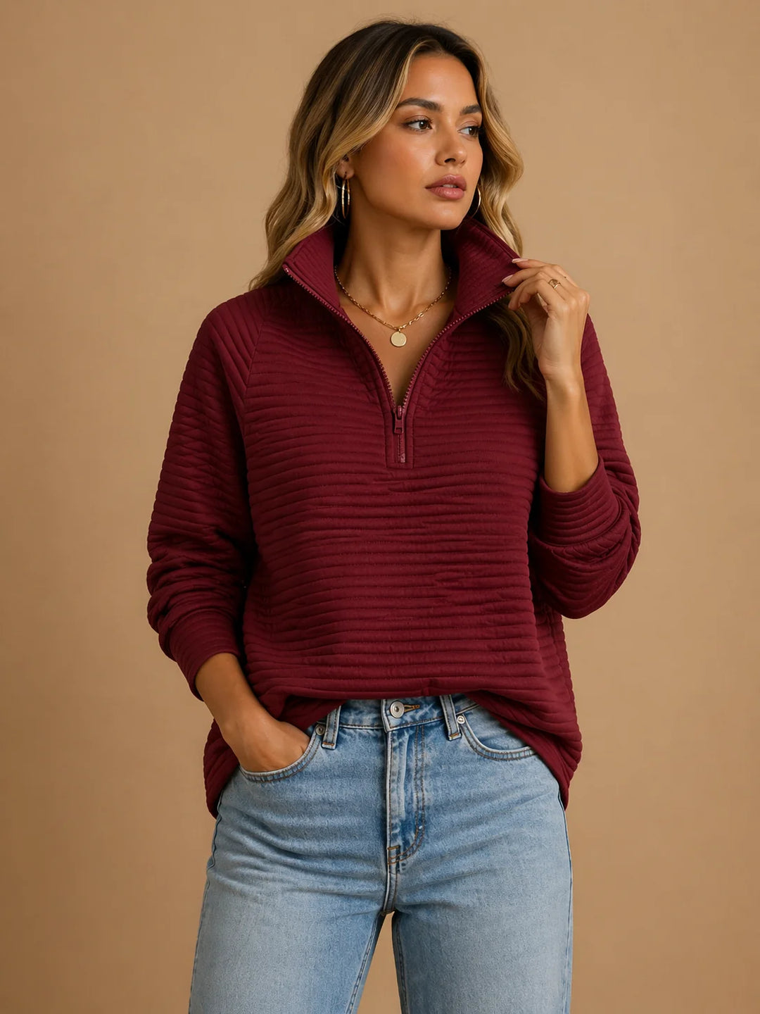 Damenpullover aus Rippstrick – Stehkragen mit kurzem Reißverschluss, minimalistisches Design