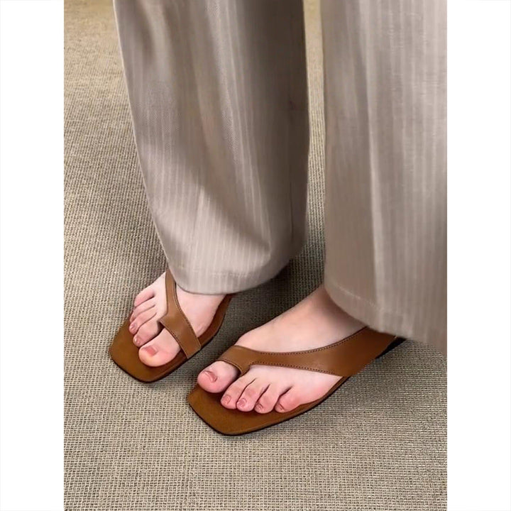 Flache Damen-Sandalen mit eckiger Zehenpartie – minimalistische Retro-Silhouette