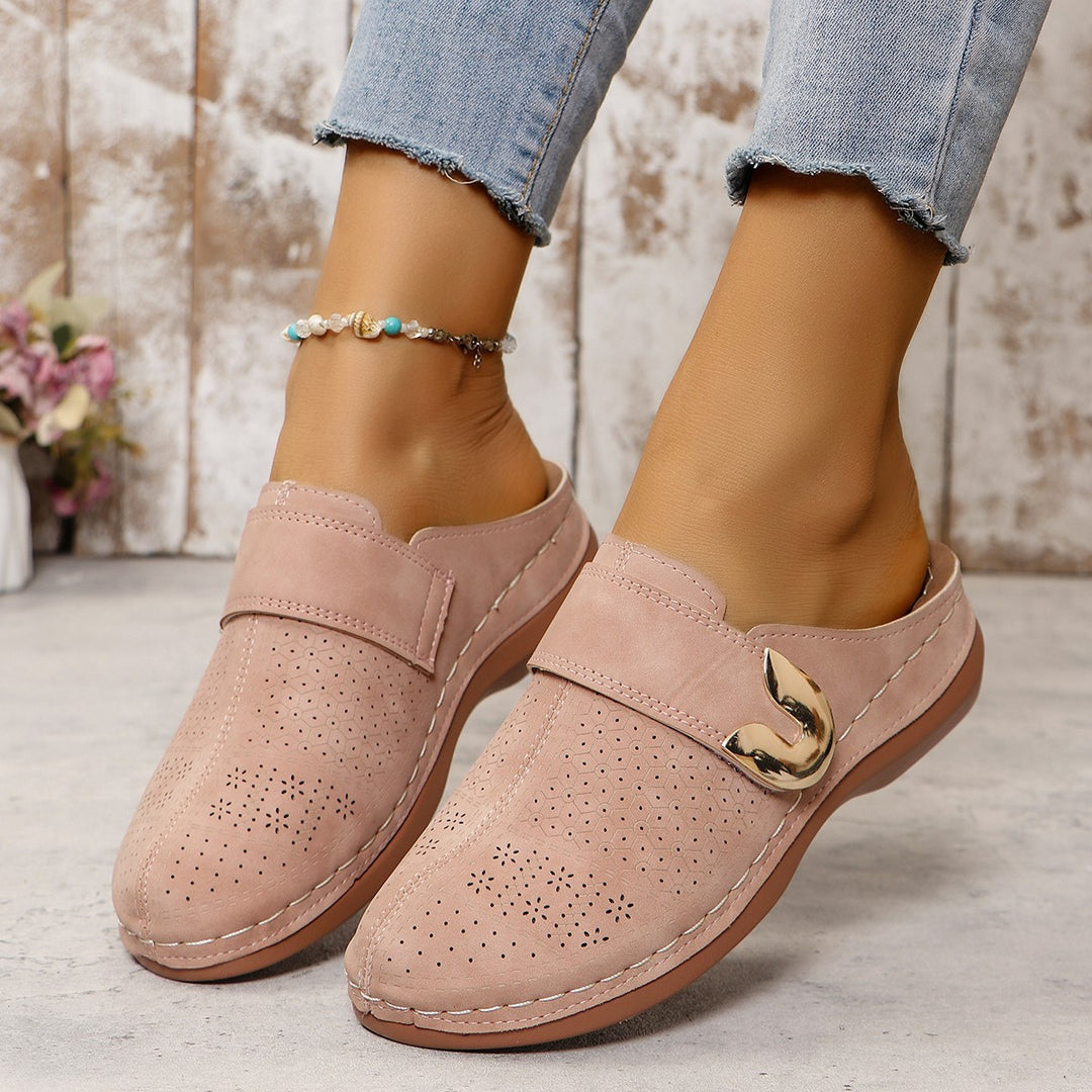 Zoccoli con Zeppa Donna – Punta Tonda Slip-on con Dettaglio in Metallo