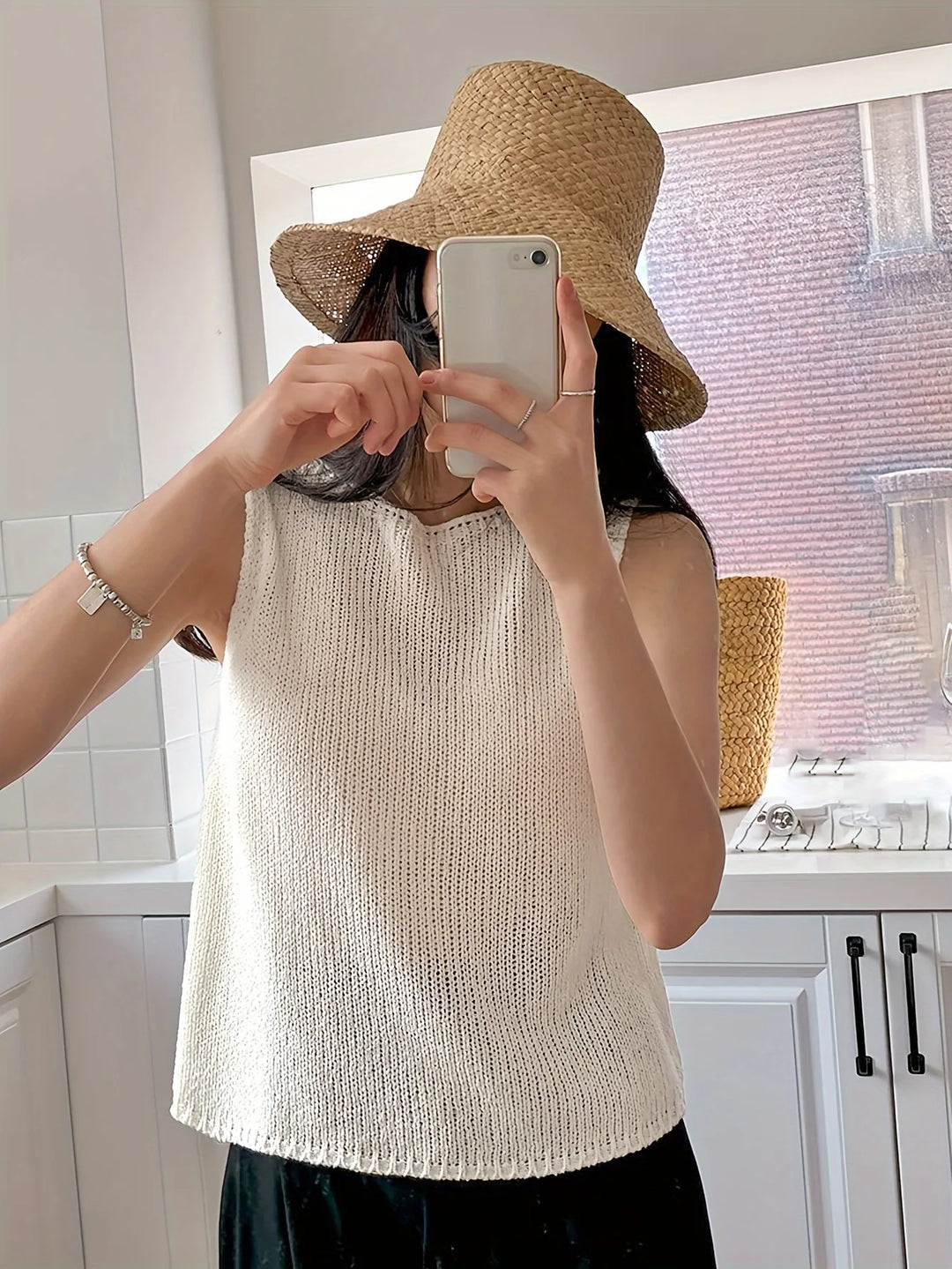 Top Women’s Sleeveless Knit – Refined Minimalist Sweater