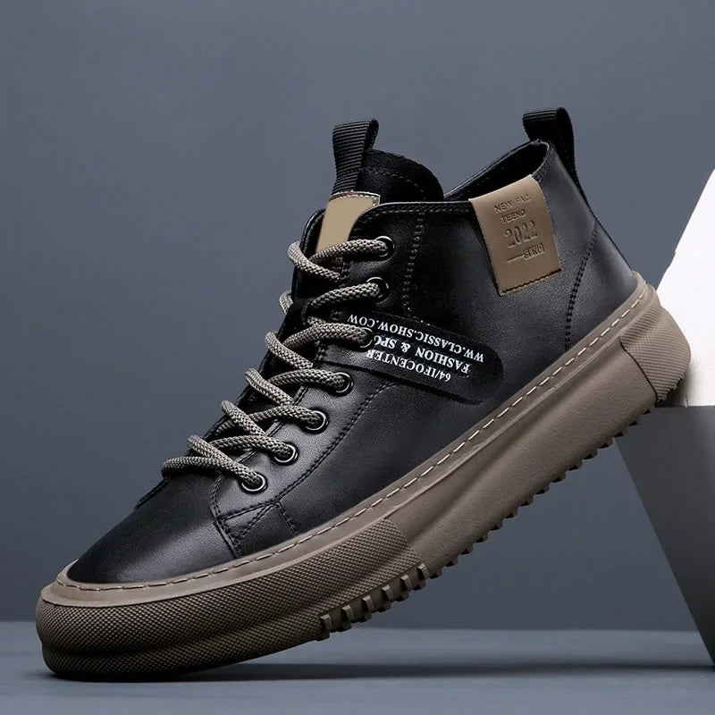 Moderne halbhohe Herrensneaker aus Leder