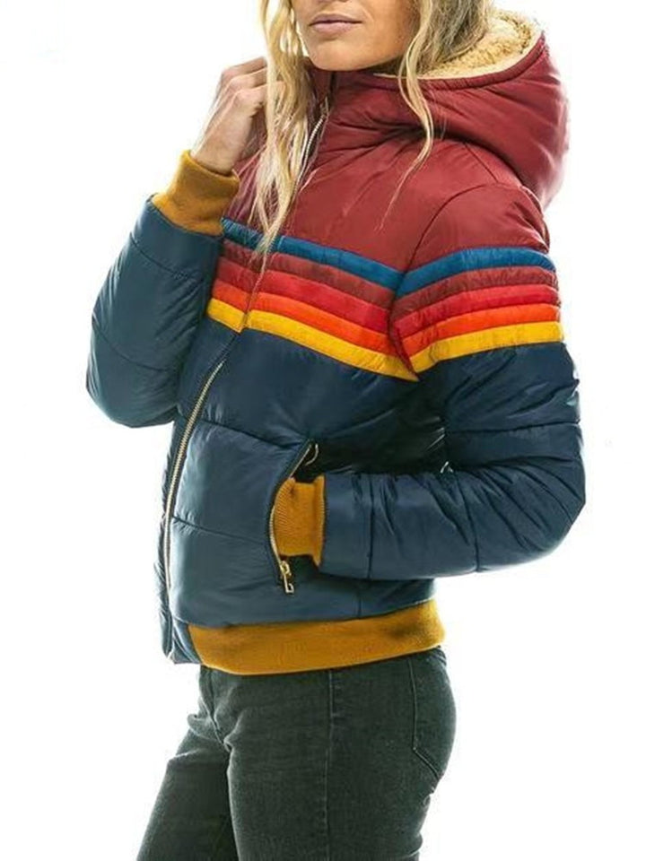 Veste Femme à Capuche Courte – Coupe Élancée Finition Légère