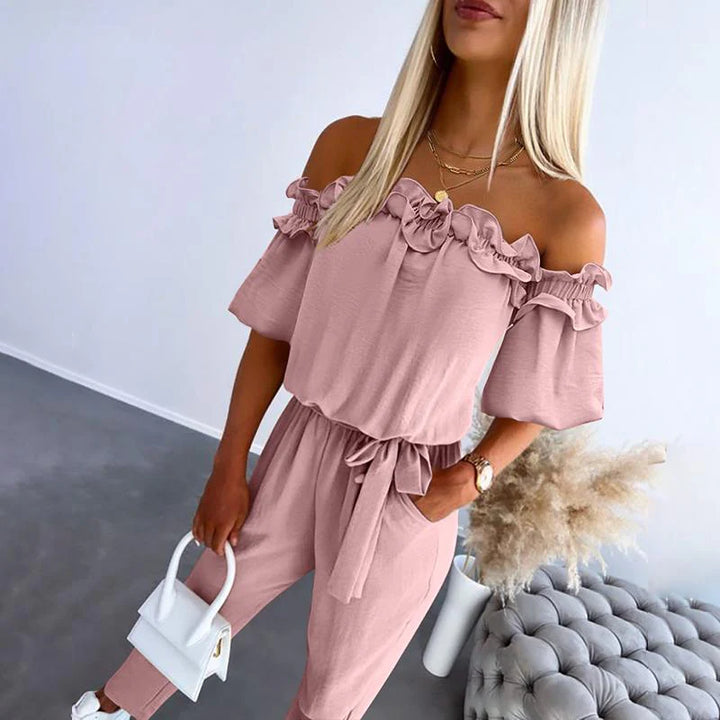 Combinaison Femme Tissu Lisse – Épaules Dénudées, Volants, Coupe Fuselée