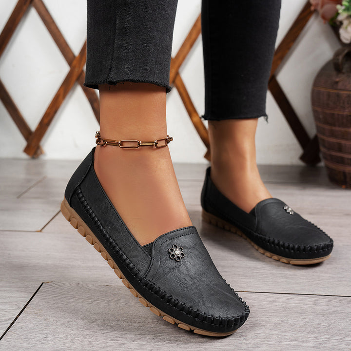 Mocassino Donna Piatto – Larghezza Comfort, Cuciture Raffinate