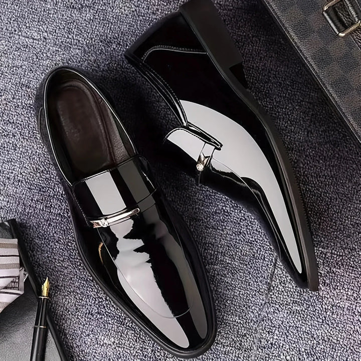 Herren-Pennyloafer aus Lackleder – spitze Schlupfform