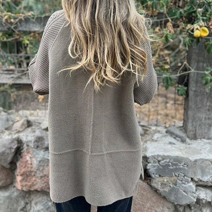 Mittellanger Damenstrickmantel – Strukturierte ausgestellte Ärmel