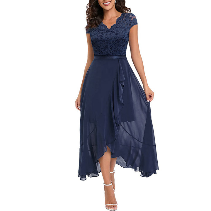 Robe Femme Longue en Dentelle – Décolleté V et Coupe Évasée