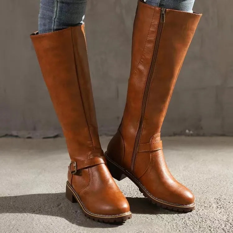 Bottes Femme à Talon Large – Profil Structuré et Bride Accent