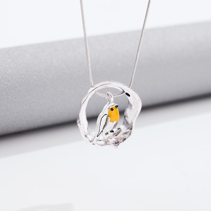 Ketting Dames met opengewerkte vogelhangertje – retro geometrisch patroon
