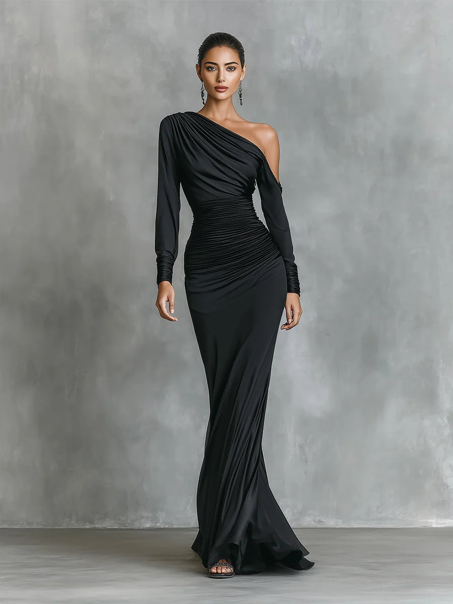 Langes figurbetontes Damenkleid – schulterfrei mit betonter Taille