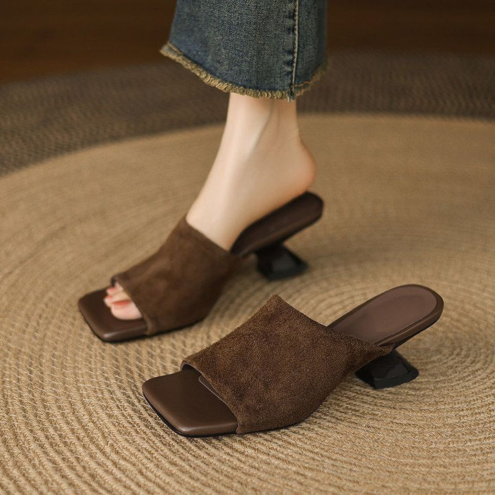 Damen-Sandalen mit Absatz – Veloursleder-Obermaterial, quadratische Zehenpartie, 3–5 cm Absatz
