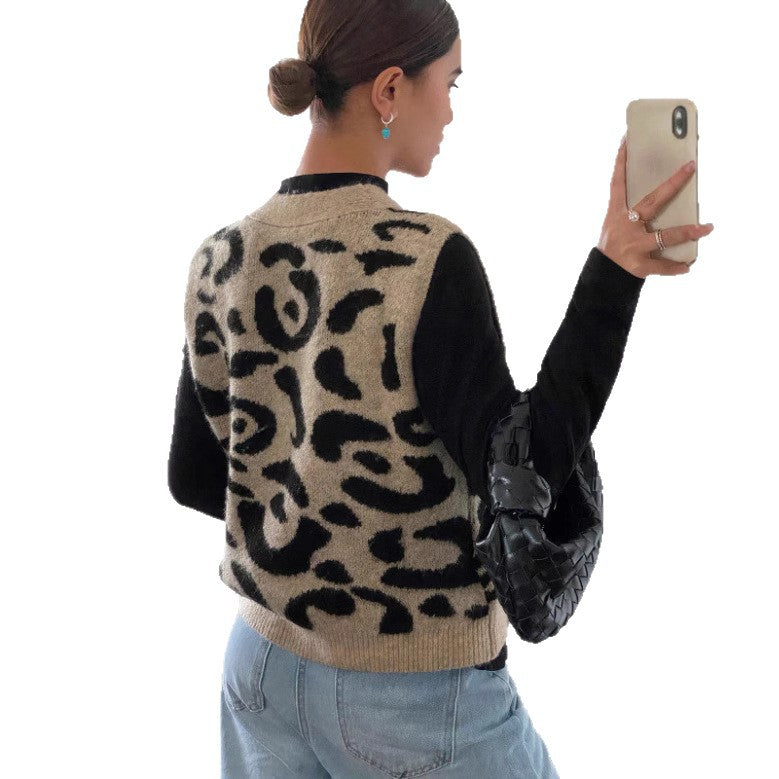 Leopardcardigan til kvinder i strik – V-hals og klassisk snit