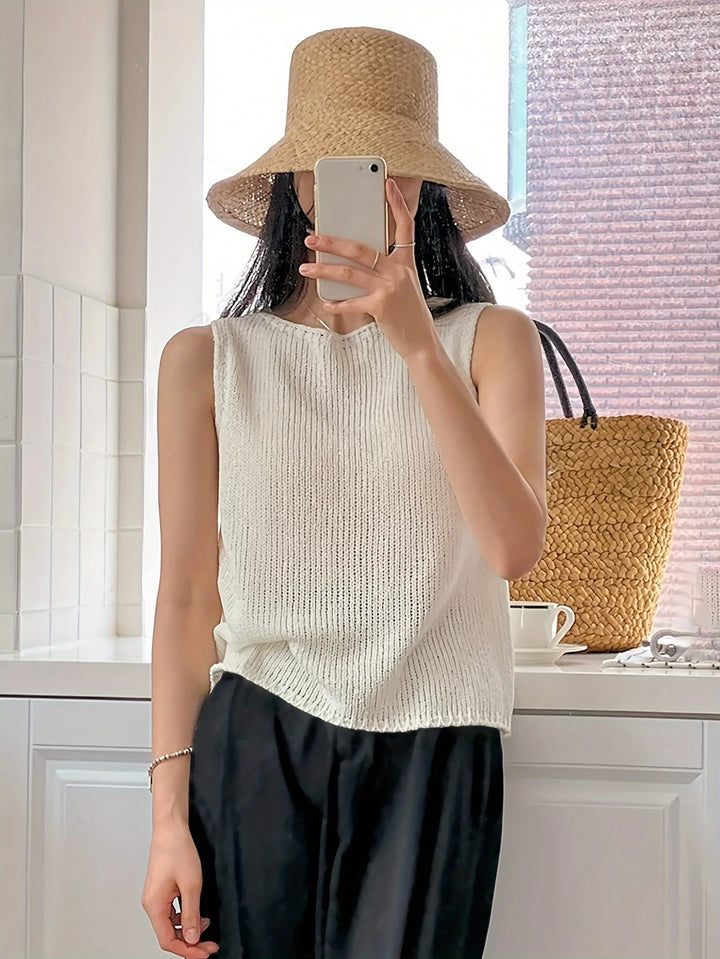 Top Women’s Sleeveless Knit – Refined Minimalist Sweater