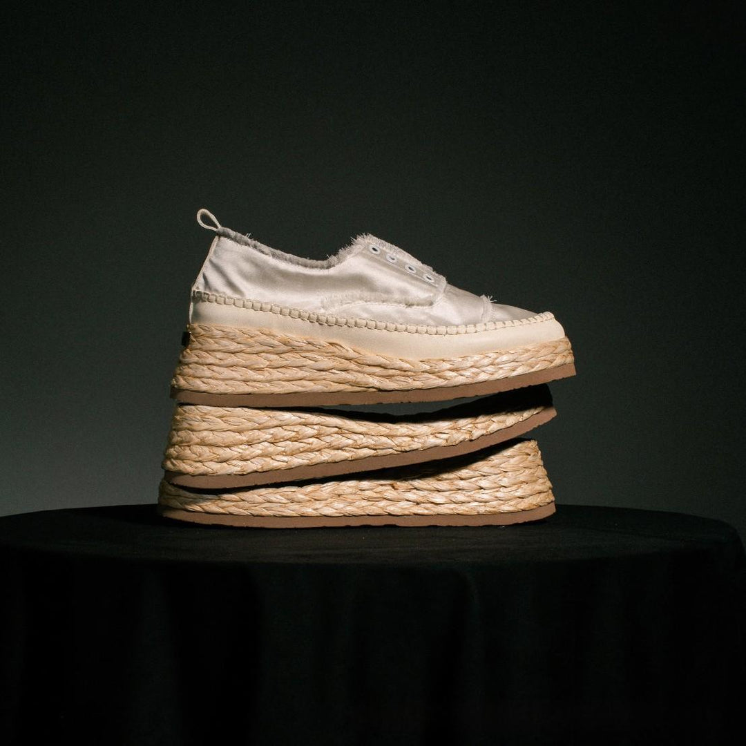 Damen-Sneaker im Espadrille-Stil – Plateausohle und ausgefranste Details