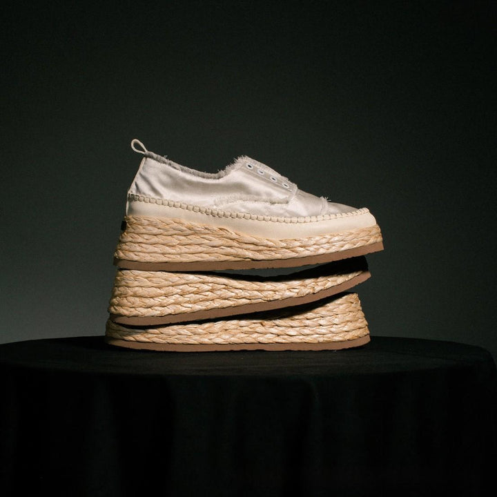 Damen-Sneaker im Espadrille-Stil – Plateausohle und ausgefranste Details