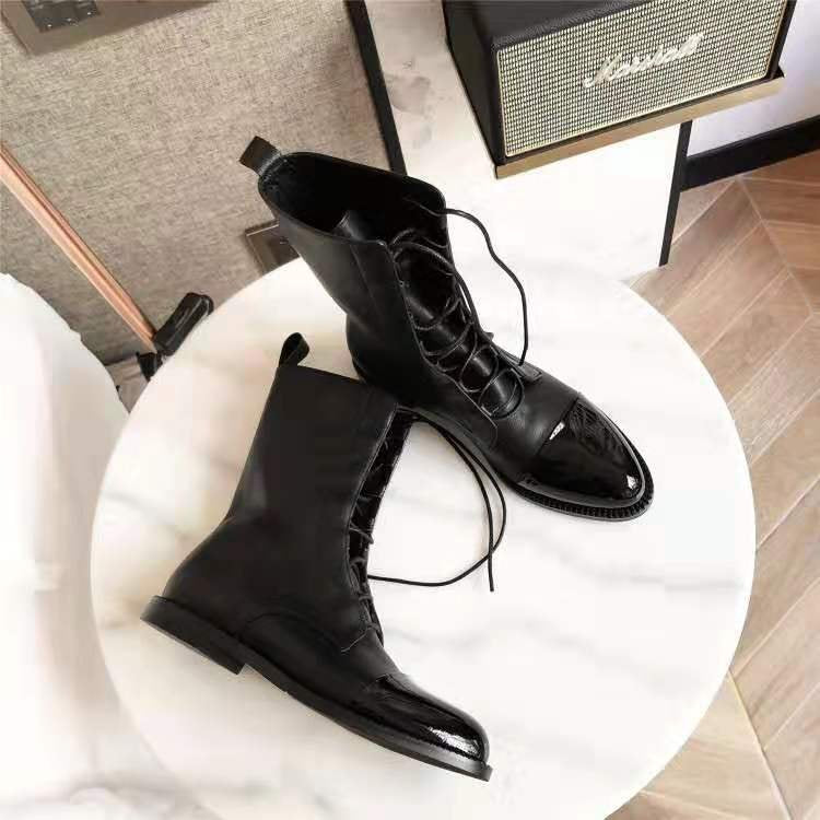 Botte Femme en Cuir Texturé – Bout Verni Élégant