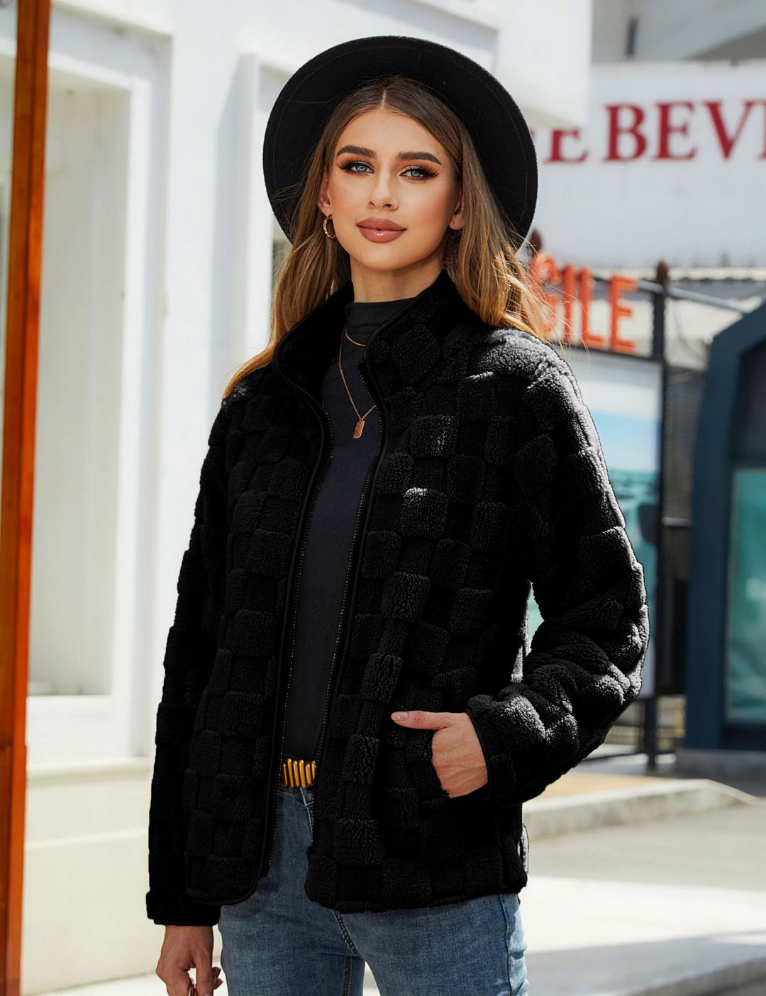 Oversized frakke til dame med plyslook – Tekstureret ternet mønster