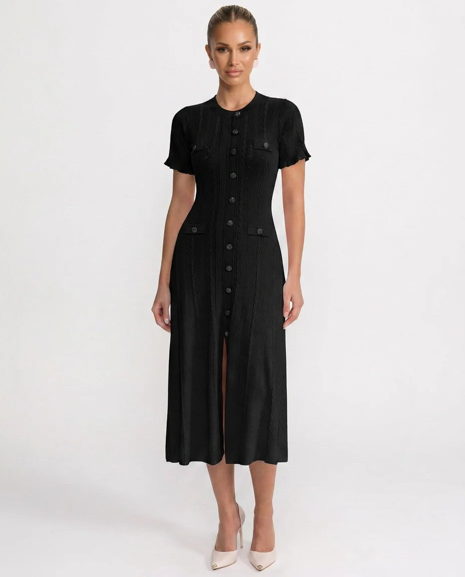 Damenkleid aus Rippstrick – Elegante Knopfleiste und Midi-Schnitt