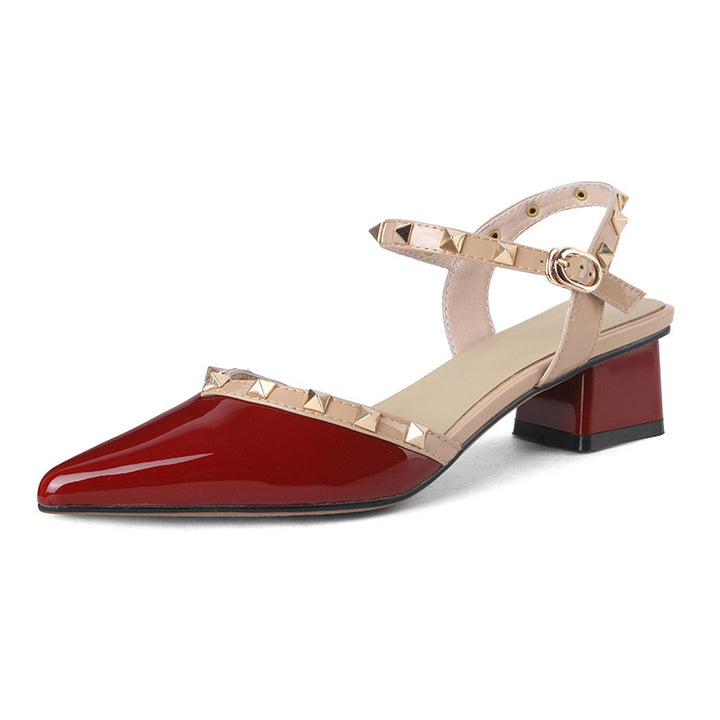 Damen-Mules mit Absatz – spitze Zehenpartie, Nieten, offene Ferse