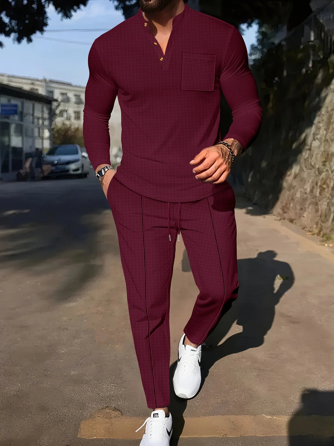 Herren-Zweiteiler aus Waffelstoff – Henley-Oberteil und lässige Hose