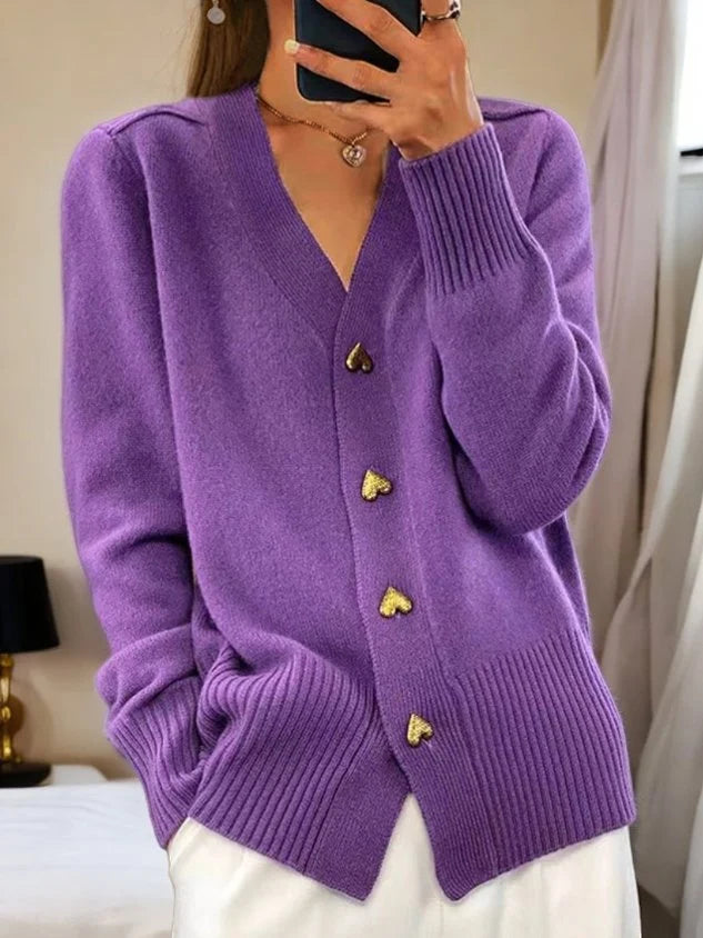 Damen-Strickjacke – lang, V-Ausschnitt, dekorative Knöpfe