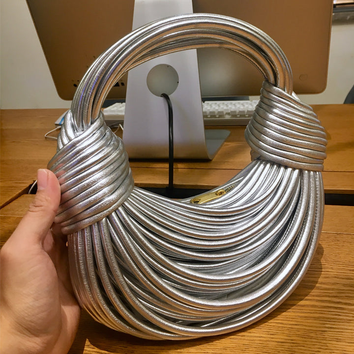 Damenhandtasche aus Rindsleder – Verknoteter Henkel in Halbmondform