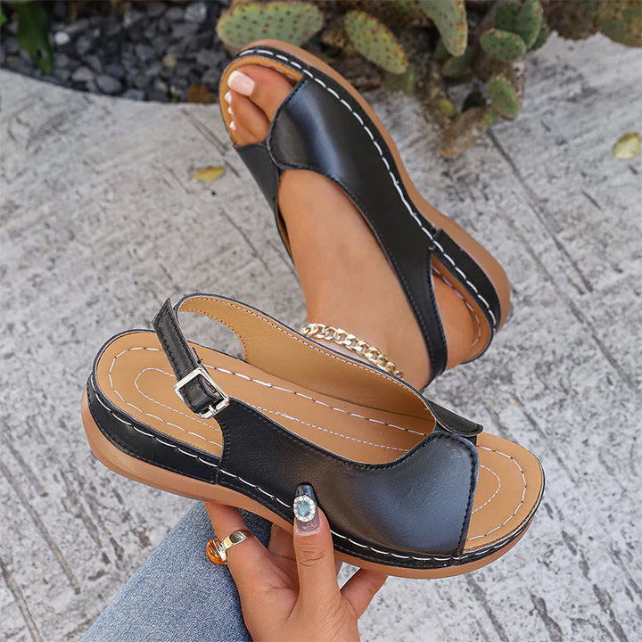 Flache Damen-Sandale aus glattem veganem Leder – Offene Spitze mit Schnallen-Slingback