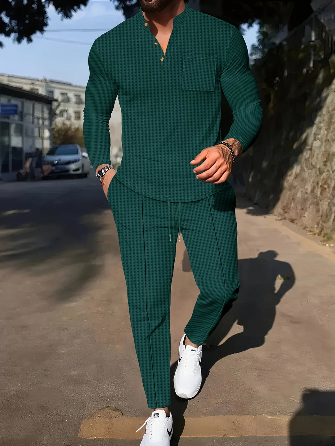 Herren-Zweiteiler aus Waffelstoff – Henley-Oberteil und lässige Hose