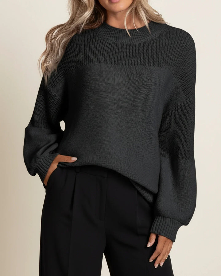 Pullover für Damen mit Puffärmeln – Rundhalsausschnitt, Detail mit gehäkelten Blumen
