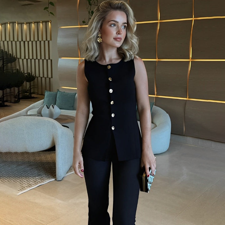 Gilet Femme Sans Manches Tricoté – Boucle Métal et Fente