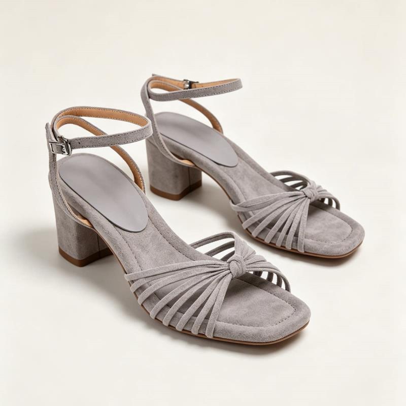 Damen-Sandalen mit breitem Absatz – römischer Stil mit feinen Riemchen und matter Oberfläche