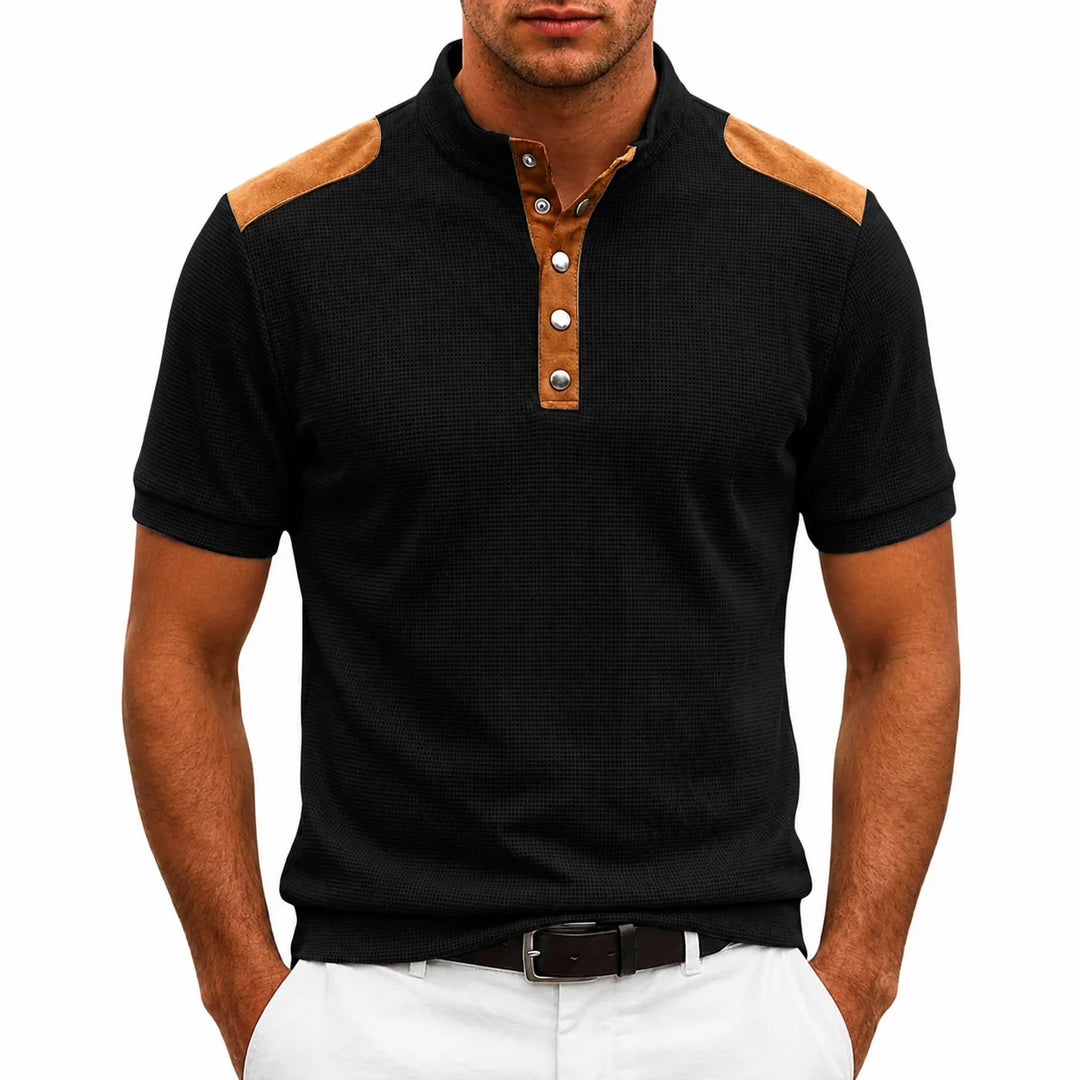 Herren-T-Shirt mit geknöpftem Stehkragen – Detail mit kontrastierenden Einsätzen
