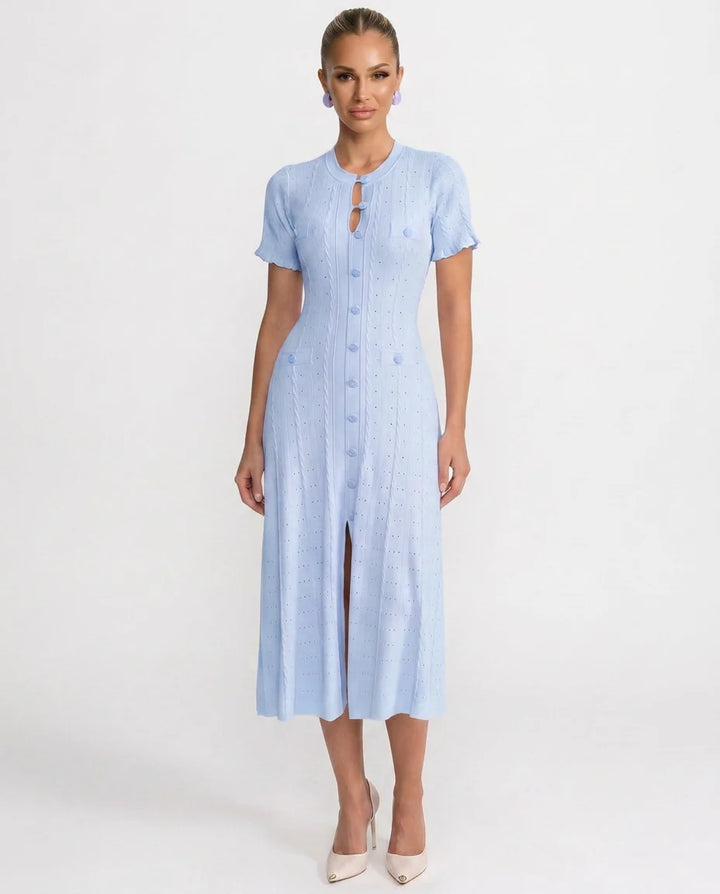Damenkleid aus Rippstrick – Elegante Knopfleiste und Midi-Schnitt